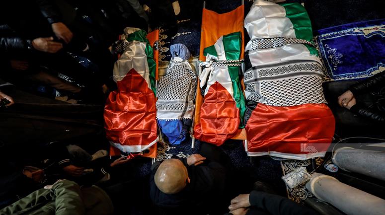 جانب من وداع وتشييع جثامين شهداء عائلة بني عودة (تصوير: محمد منصور/ وفا)